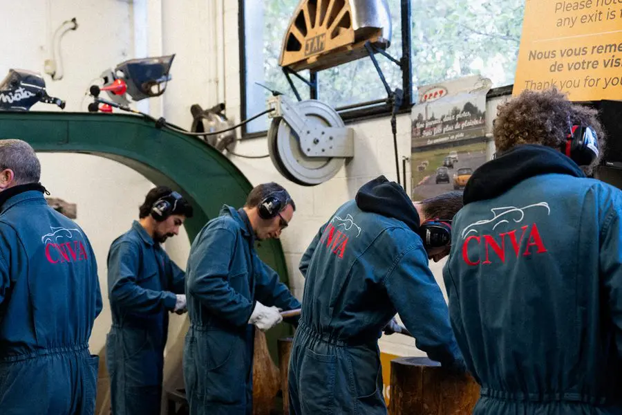 Formation technique atelier automobile ancienne
